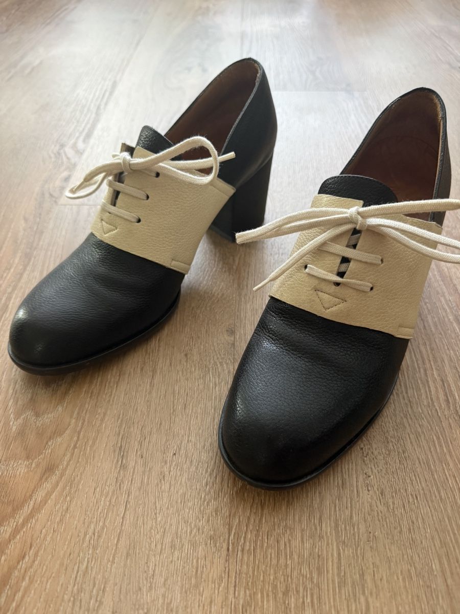 Chie Mihara Scarpe da donna: Chie Mihara Leder schwarz-beige Schnürung Gr. 41 – Usato da Nidau venduto da Preloved_Nidau