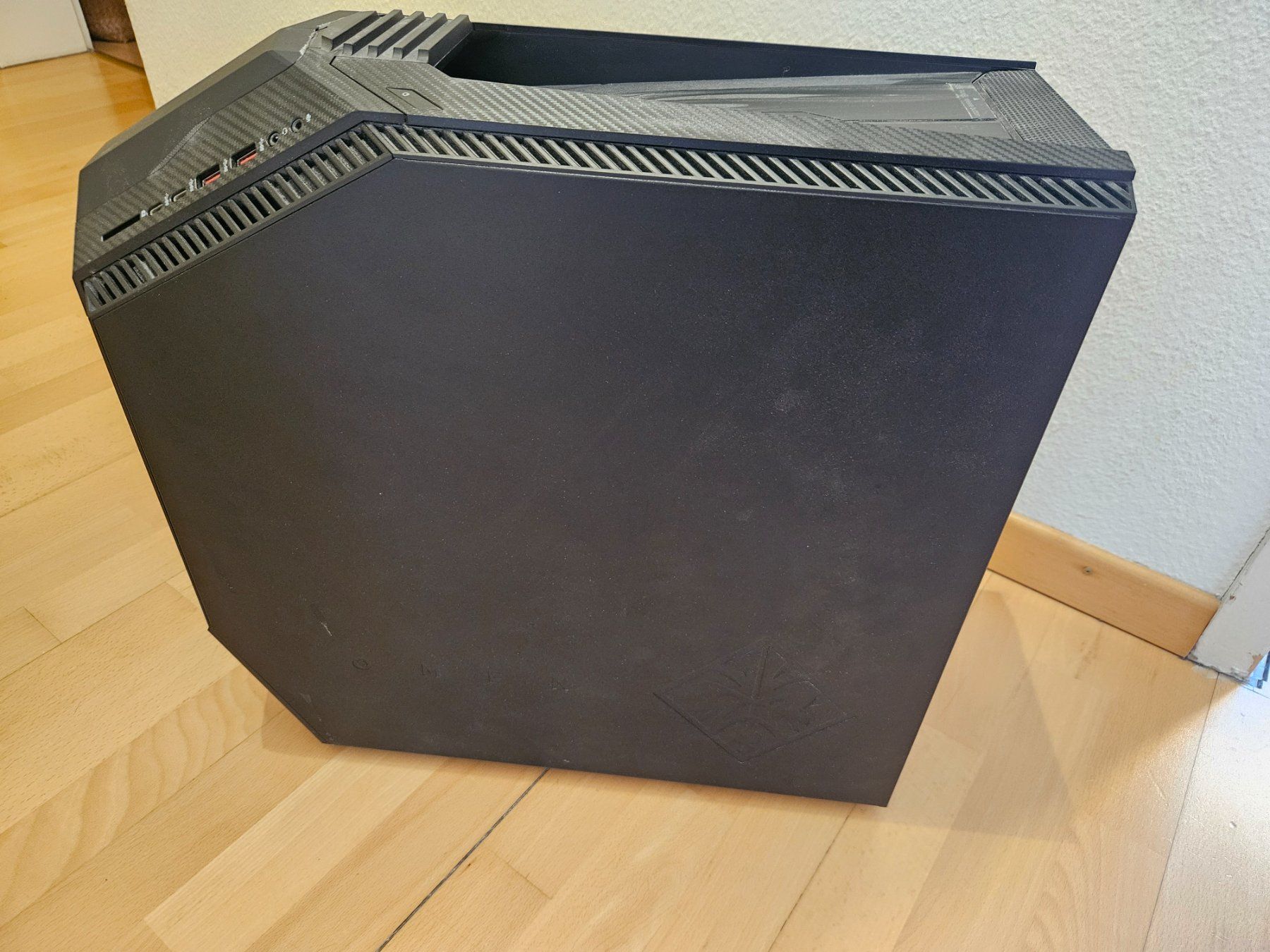 Hewlett Packard PC: OMEN by HP Desktop PC 880 Gaming PC – Usato da St. Gallen venduto da man_y6zr 3