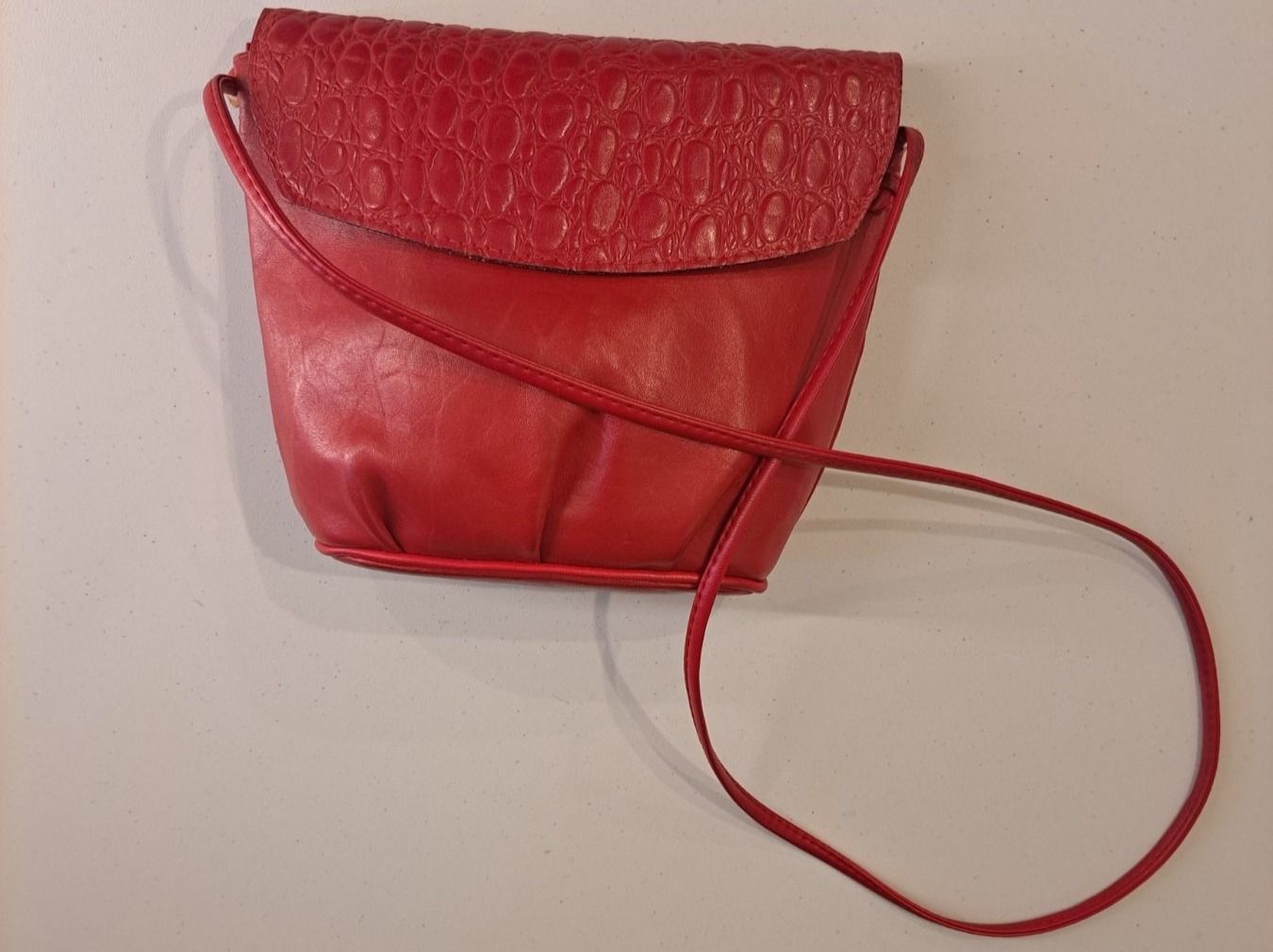 Borse da donna: Rote Ledertasche, Kroko-Optik, Vintage 80er – Usato da La Neuveville venduto da Vestiaire_2011 9