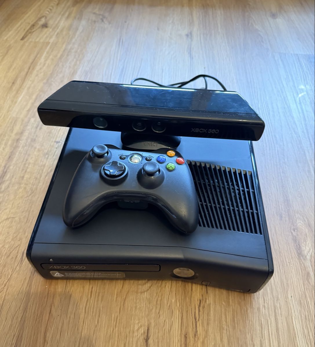 Microsoft Konsolen: Xbox 360 Slim Schwarz inkl. Kinect & Controller – Gebraucht aus Grenchen von lilmashi 2