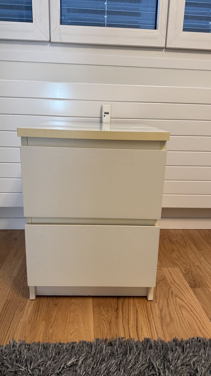 Comodini: Bedside table (malm) – Usato da binningen venduto da mfe_v6cn