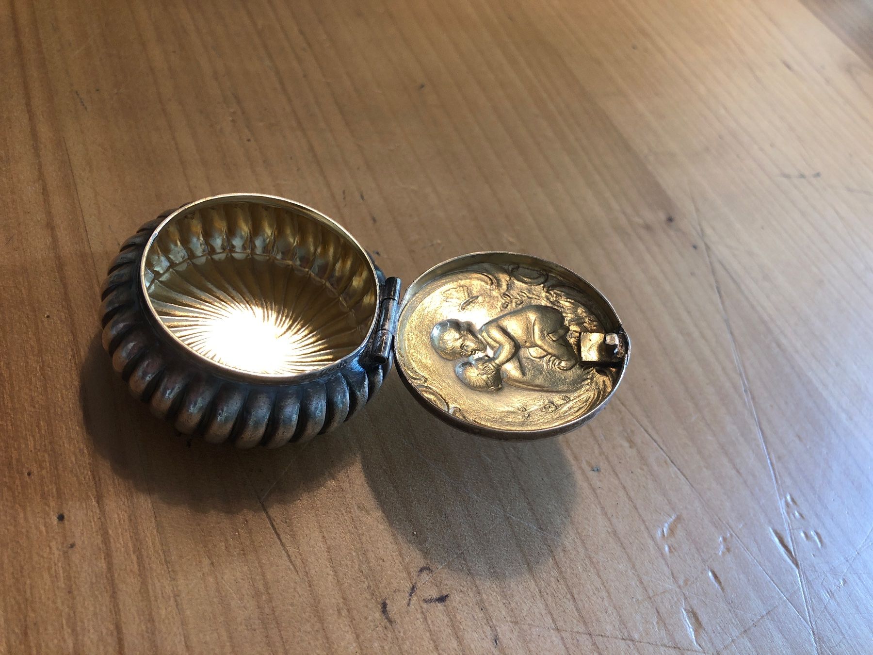 Tutte le decorazioni: Antike Pillendose Jugendstil – Usato da Adliswil venduto da Tito088 3