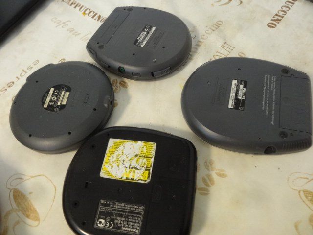 Panasonic Lettore multimediale & Streamer: 4 STK CD PLAYER.3 PHILIPS 1 PANASONIC.ANTIK.OHNE GRANTI. – Usato da zürich venduto da ahmad01 1