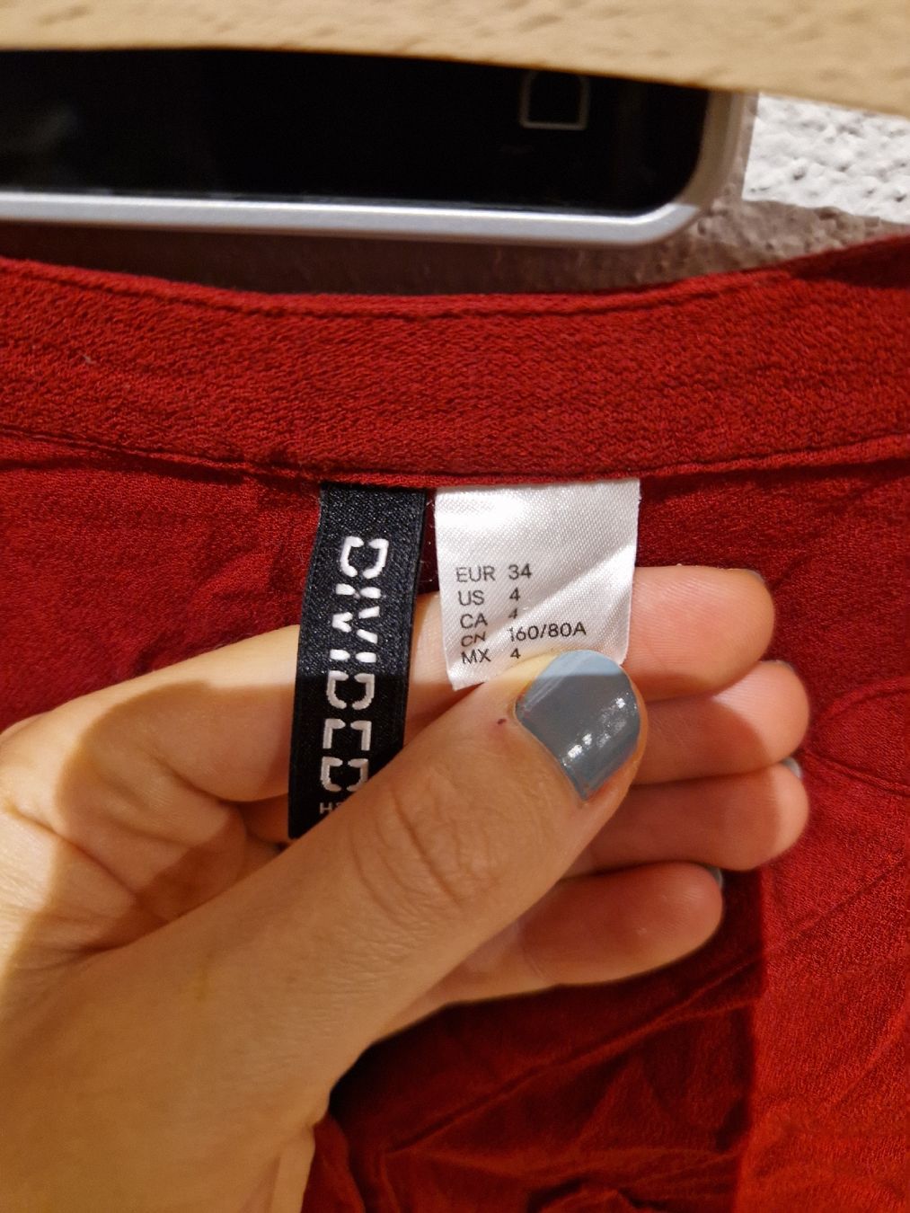 H&M Chemisiers: Rote Bluse von H&M Divided, Grösse 34 – D'occasion à Luzern par rebsi02 1