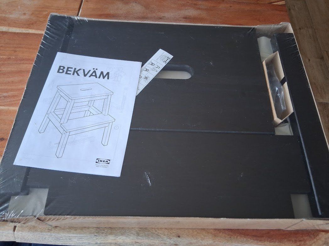 Ikea Sgabelli: Tritthocker Ikea BEKVÄM, schwarz, neue – Nuovo e nell'imballaggio originale da Bolligen venduto da alboot