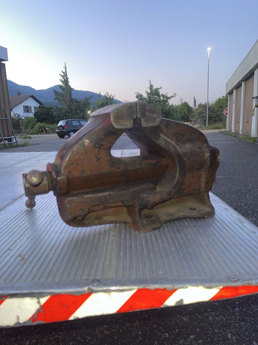 Établis: Massiver Schraubstock – D'occasion à Herzogenbuchsee par mmmhd5 4