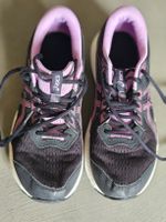 Asics Gel femme pointure 41.5 - parfait pour le sport!