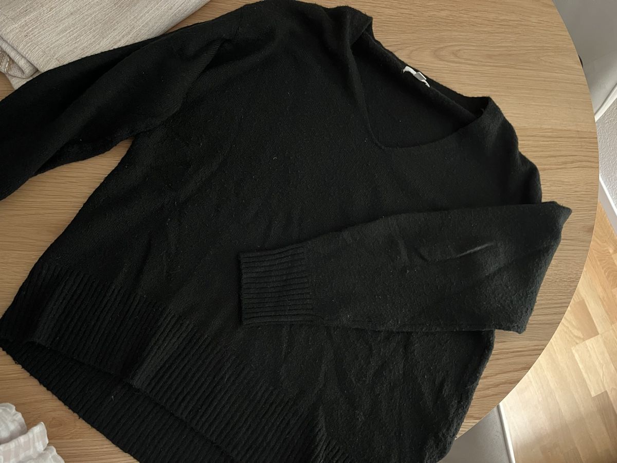 Zara Maglioni & Felpe: Schwarzer Strickpullover, ideal für den Herbst! – Usato da Abtwil SG venduto da and_8tpy