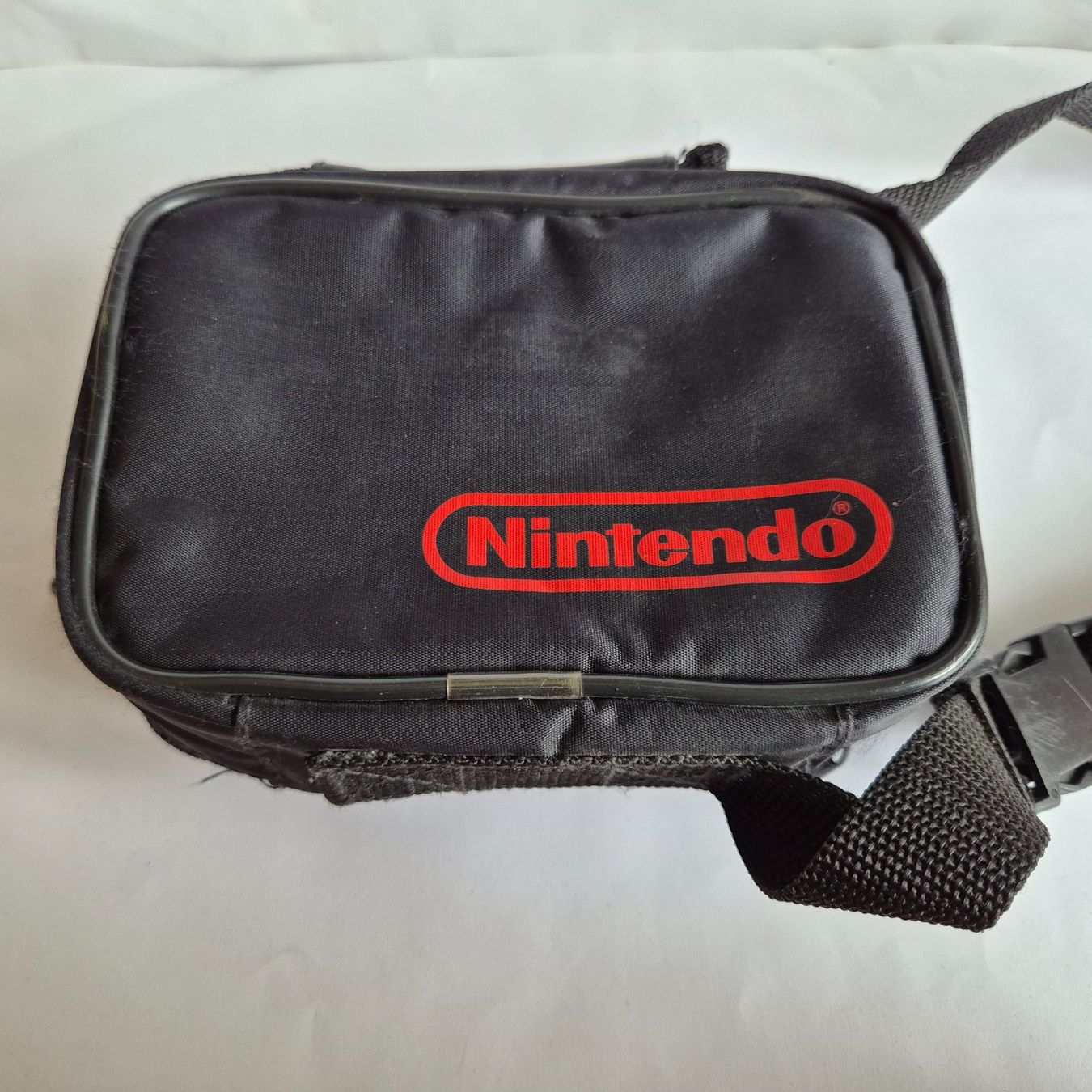 Nintendo Custodie protettive: Nintendo Tasche / Etui / Case - Nintendo Logo – Usato da Zürich venduto da Mephisto87 1