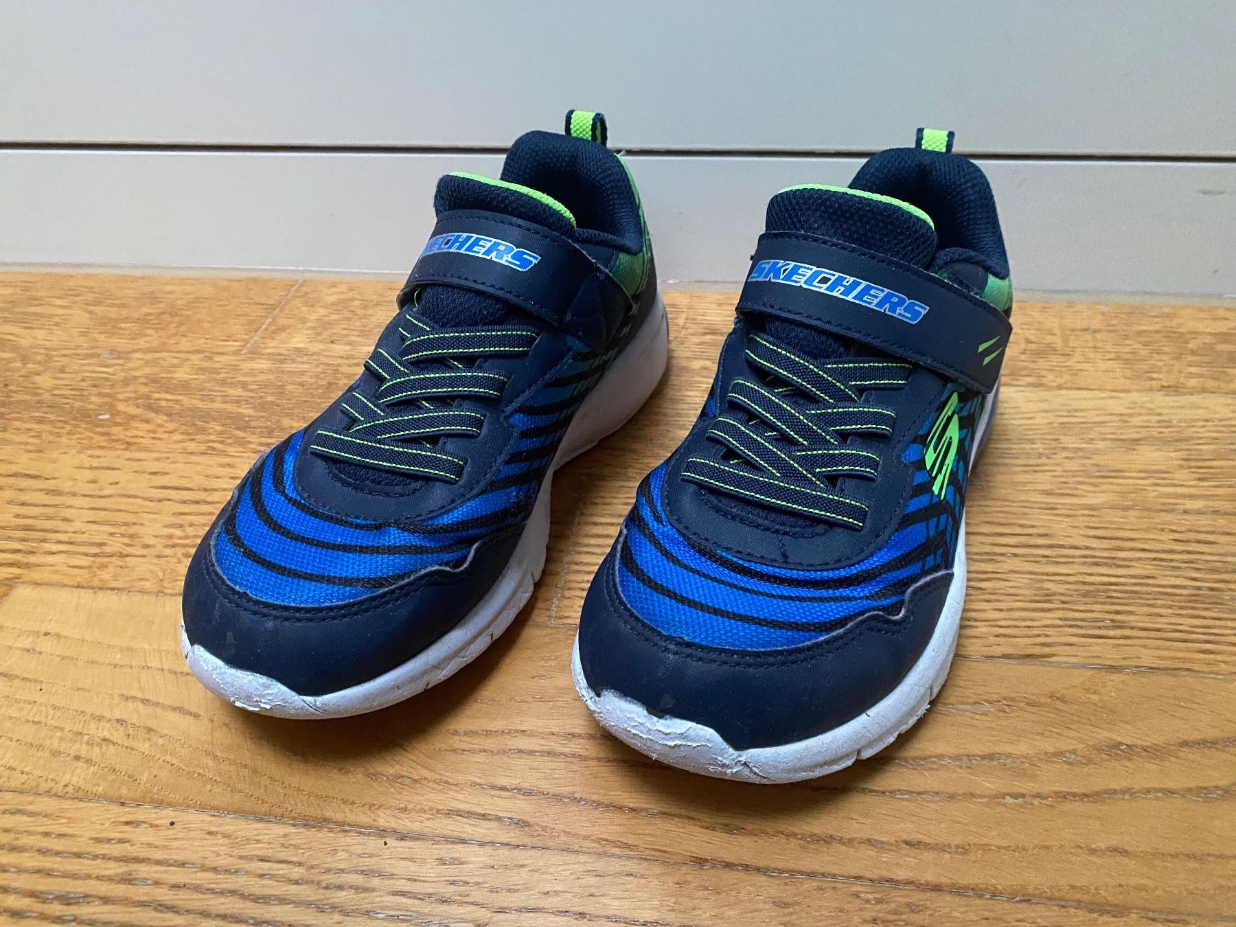 Skechers Schuhe für Jungen: Skechers Kinderschuhe Sneaker Gr. 34 – Gebraucht aus Wädenswil von PeterWaedi