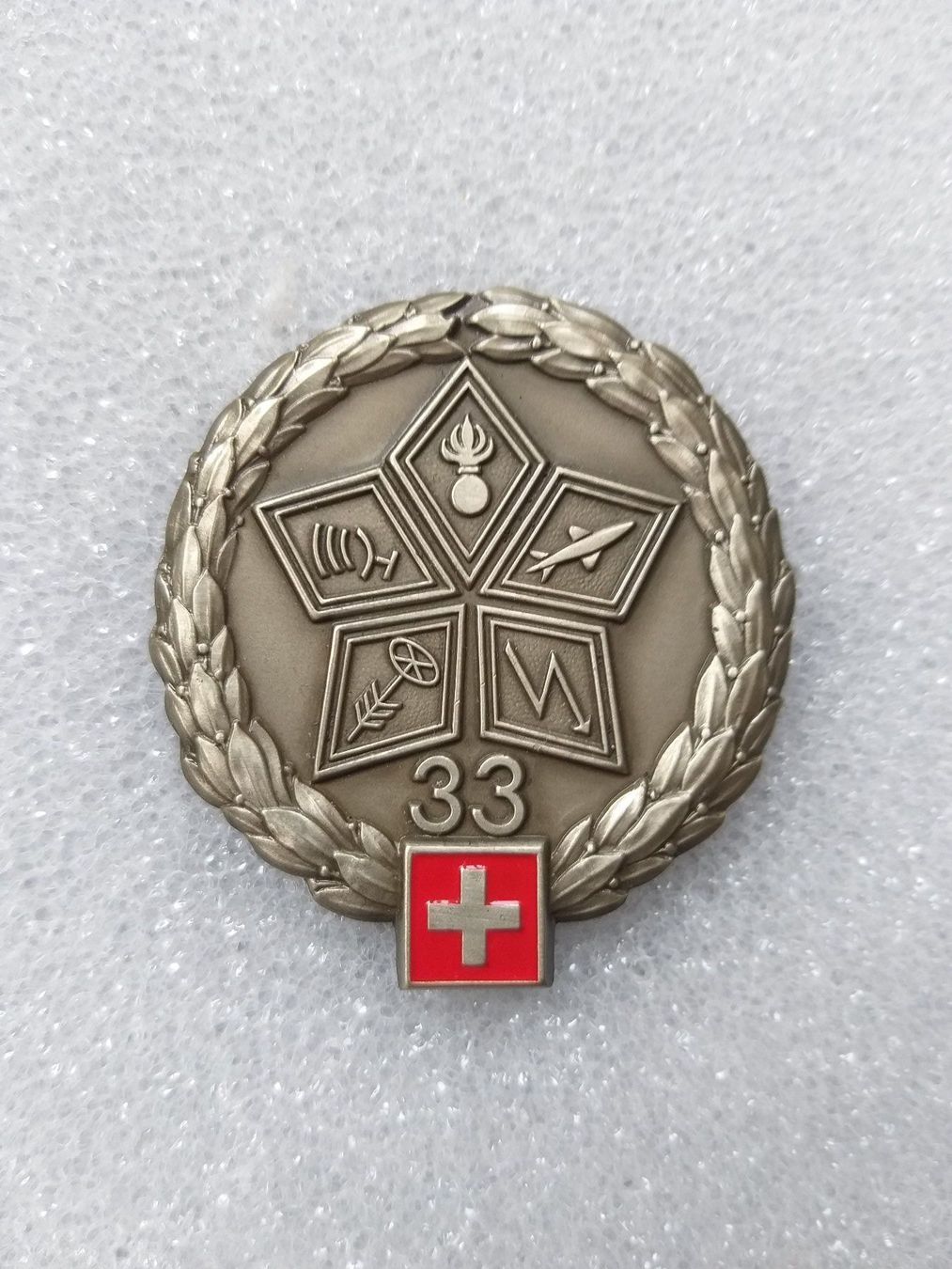 Placchette & Badge: Béretemblem Fliegerabwehrbrigade 33 V2 – Usato da Bauma venduto da SwissMilitaria