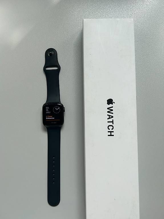 Smartwatch: Apple Watch SE schwarz – Usato da Schaffhausen venduto da nicola.wo