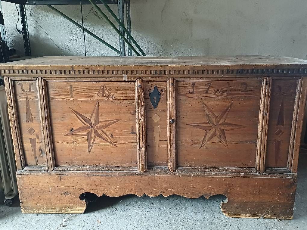 Articoli in legno: Altes Möbeli – Difettoso da Bolligen venduto da cot_877z 4