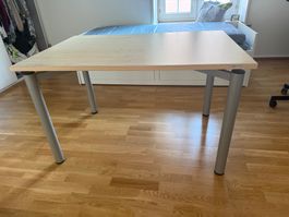 Schreibtisch