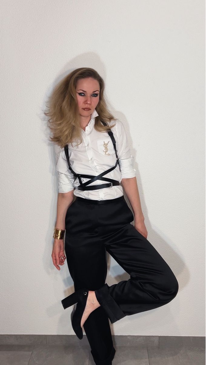 Pantaloni: PANTALON SATINÉE NOIR – Usato da Pont (Veveyse) venduto da pil_k9jp 1