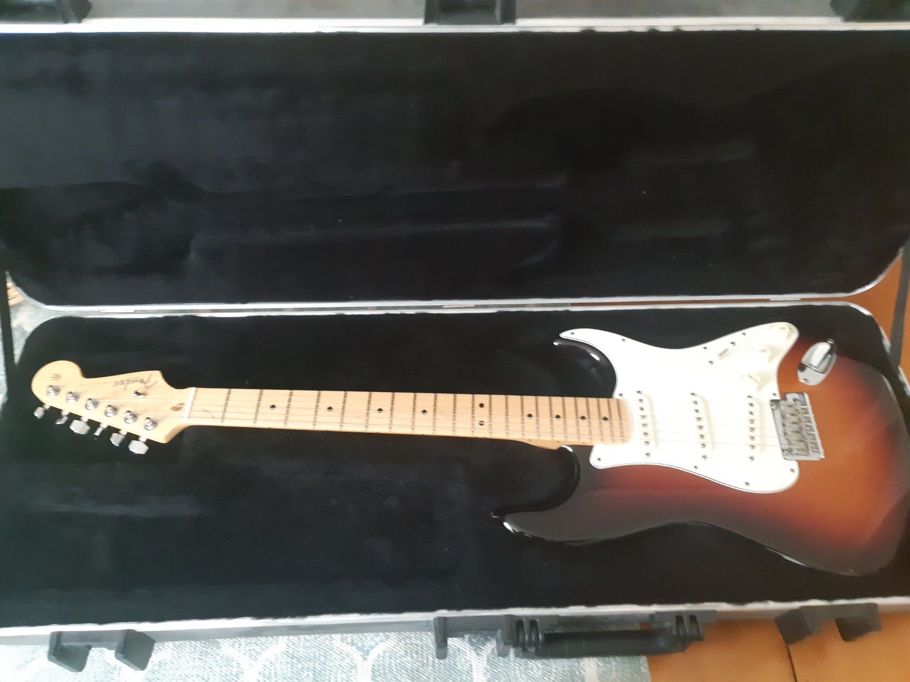 Fender Strumenti musicali: Fender Stratocaster American Standard mit Koffer – Usato da Stäfa venduto da alb_xjq7 2
