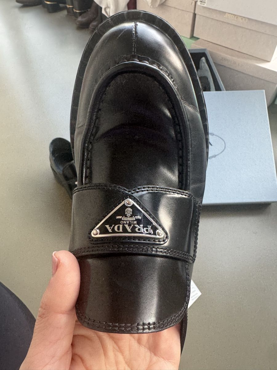 Prada Scarpe da donna: PRADA Black Leather Loafers – Usato da Zürich venduto da alieacelina 2