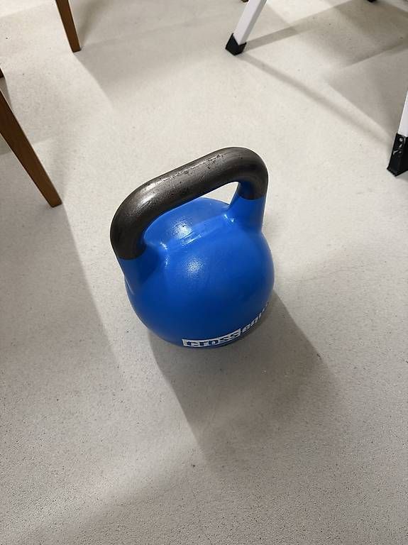 Poids & Haltères: CrossEquip Kettlebell 12kg – D'occasion à Dübendorf par rueeggl