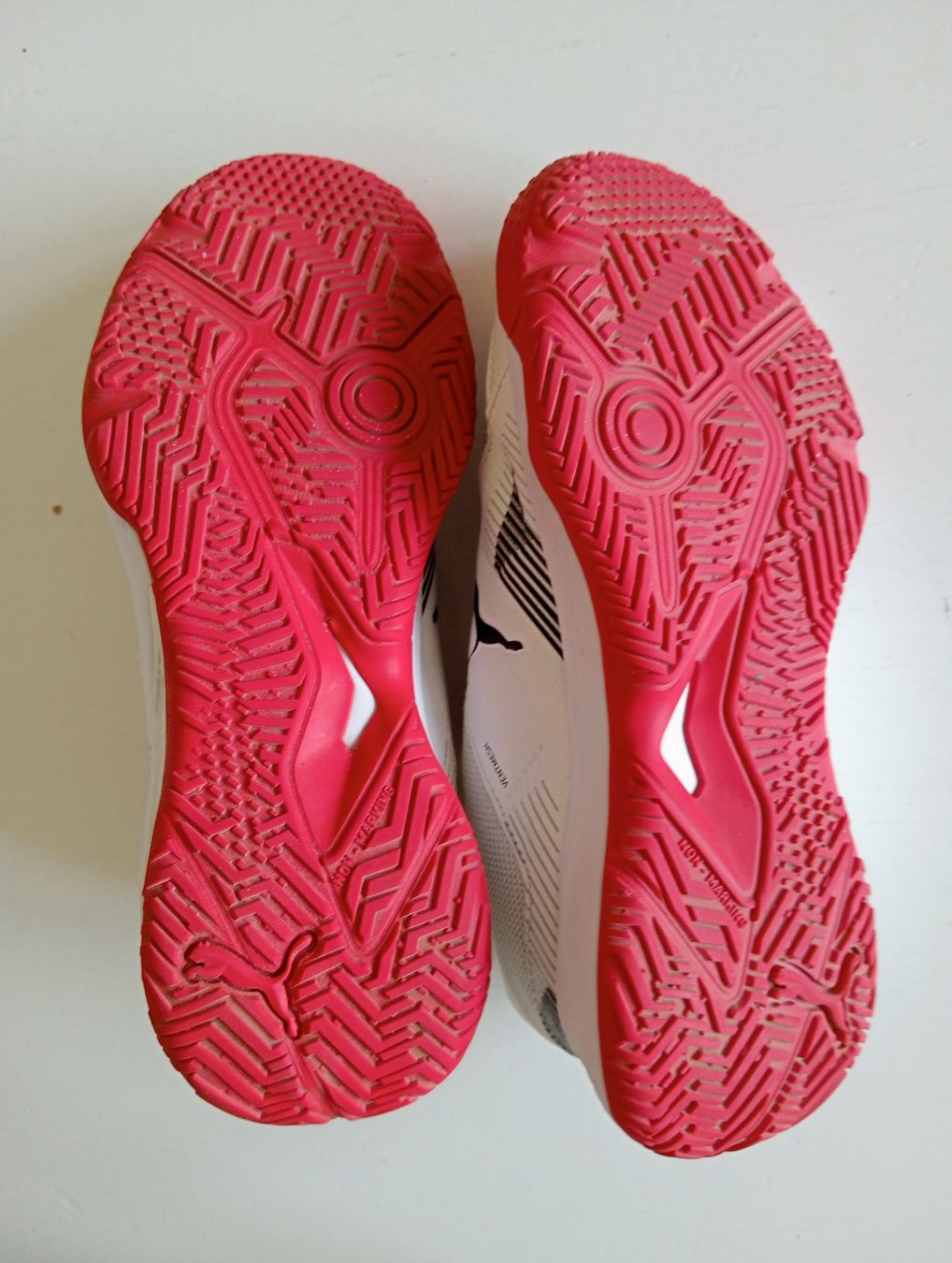 Puma Chaussures hommes: Puma Schuhe Gr 35 Weiß und Rot – D'occasion à Allschwil par Evgeniia78 6