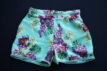 neu Shorts von Guess gr. 140