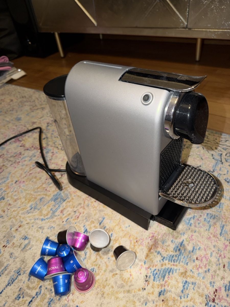 Nespresso Kaffeemaschinen & Espressomaschinen: Kaffeemaschine Nespresso Pixie silber gebrauchter Zustand – Gebraucht aus Wahlen b. Laufen von Salome7 1