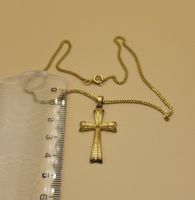 Golden Kette mit Anhänger