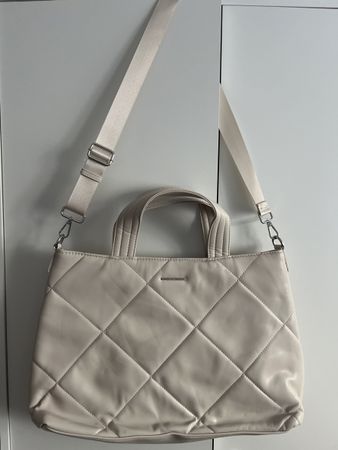 Sac à main matelassé beige clair avec bandoulière