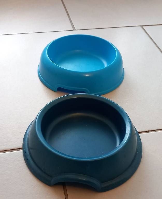 Mangimi: Hunde / Katzennäpfe blau – Usato da Pratteln venduto da Saskia9 2
