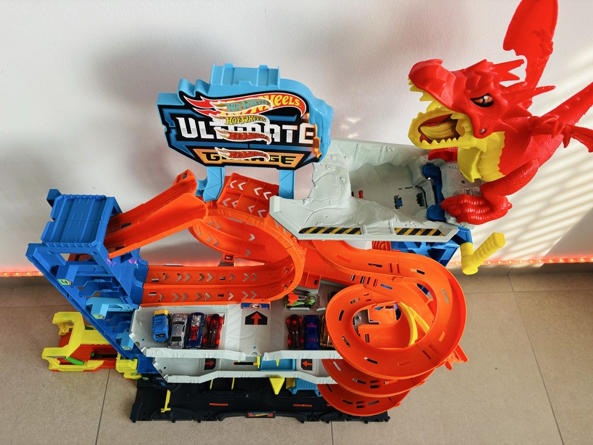 Hot Wheels Spielzeuge: Hot Wheels Ultimate Garage mit Drache – Gebraucht aus Pfeffingen von janineburi 1
