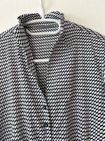 Damen Bluse, Gr. M mit Schal-Kragen, schwarz-weiss