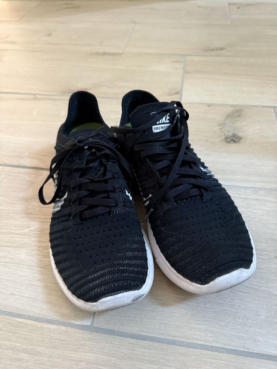 Nike Scarpe da donna: Nike black sneakers size EU40 – Usato da Zürich venduto da mi_ll_ie