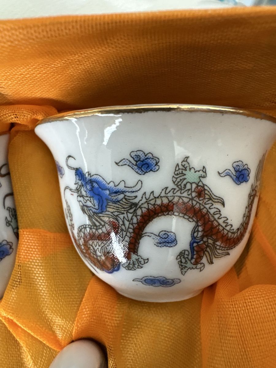 Set di piatti: Seltener Asiatischer Tee Set mit Drachenmuster – Nuovo e nell'imballaggio originale da Bellinzona venduto da LuganoBoutique 6