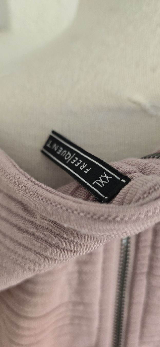 Vestiti: robe xxl free quent – Usato da Martigny venduto da pivert03 2
