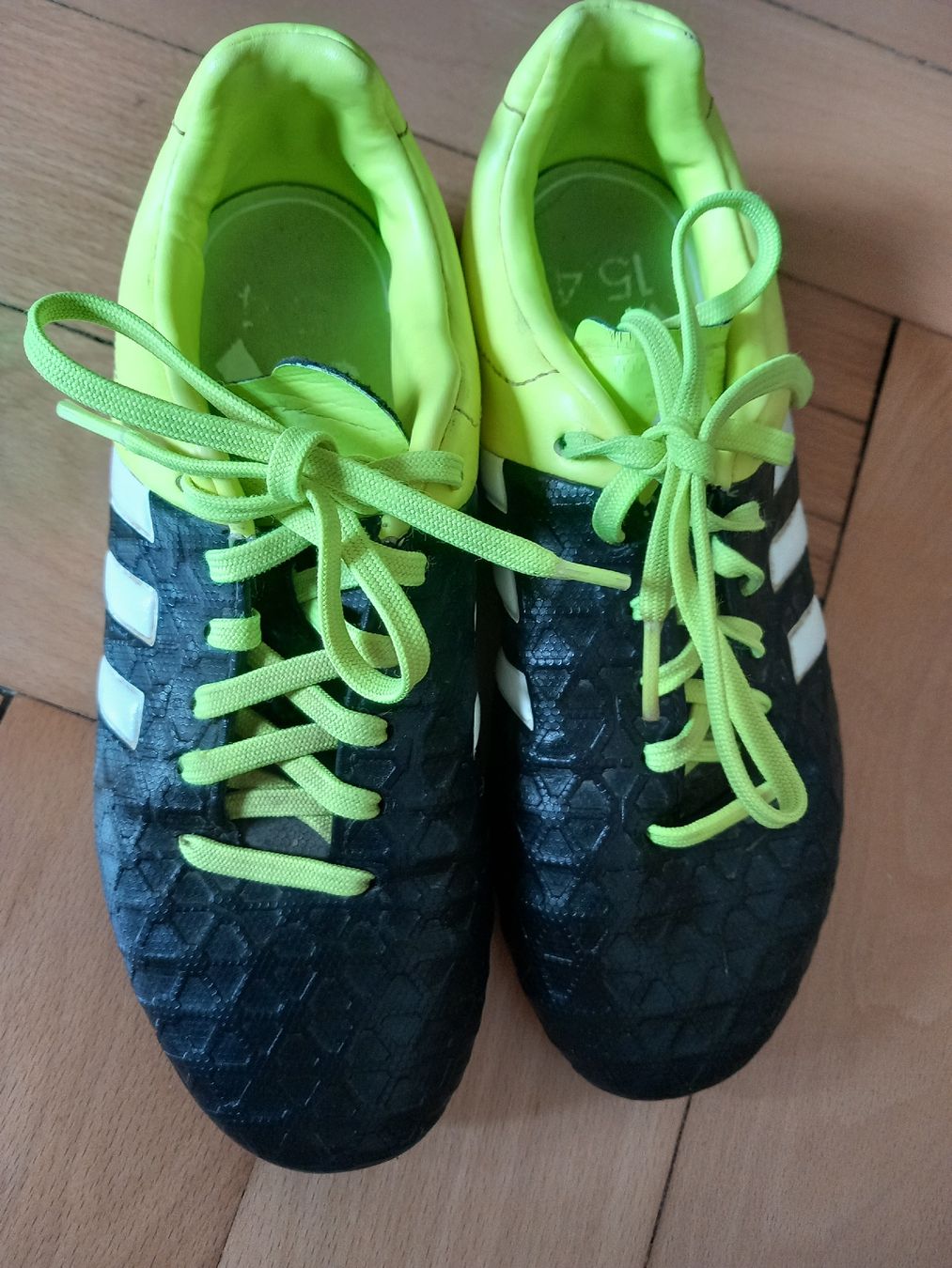 Adidas Scarpe da uomo: chaussures de foot Adidas 35 – Usato da Courrendlin venduto da tititchoun 1