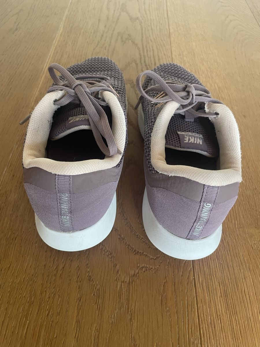 Nike Schuhe für Mädchen: Turnschuhe Nike – Gebraucht aus Aarwangen von erd_ngx8 2
