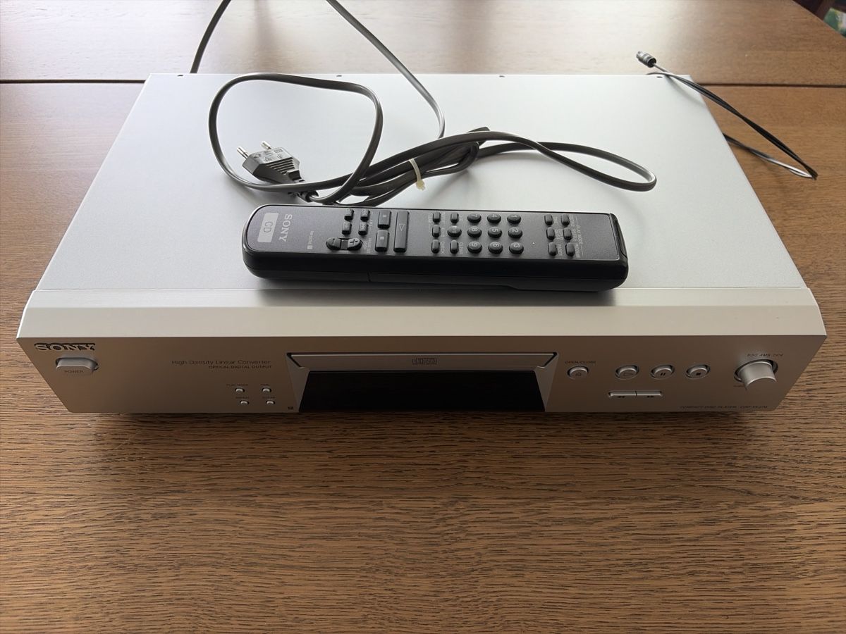 CDs: Sony CD Player inklusive c.a 120 CD mit Regal – Gebraucht aus Glattpark(Opfikon) von sundance1977