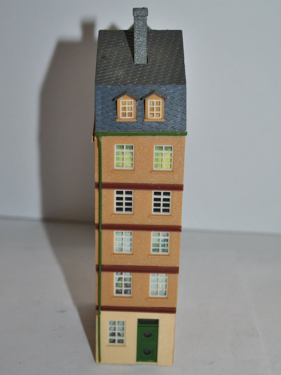 Faller Modelleisenbahnen: Faller Stadthaus (PCA614) – Gebraucht aus Aarwangen von Bahnsupport