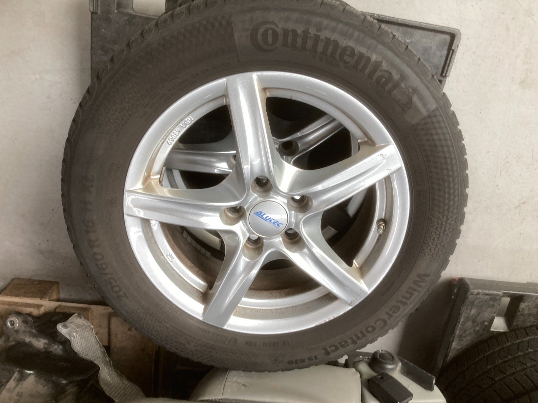 Ford Pneus & Roues: Ford Focus Winterräder 205/60R16 Continental – D'occasion à Cham par WB2223 3