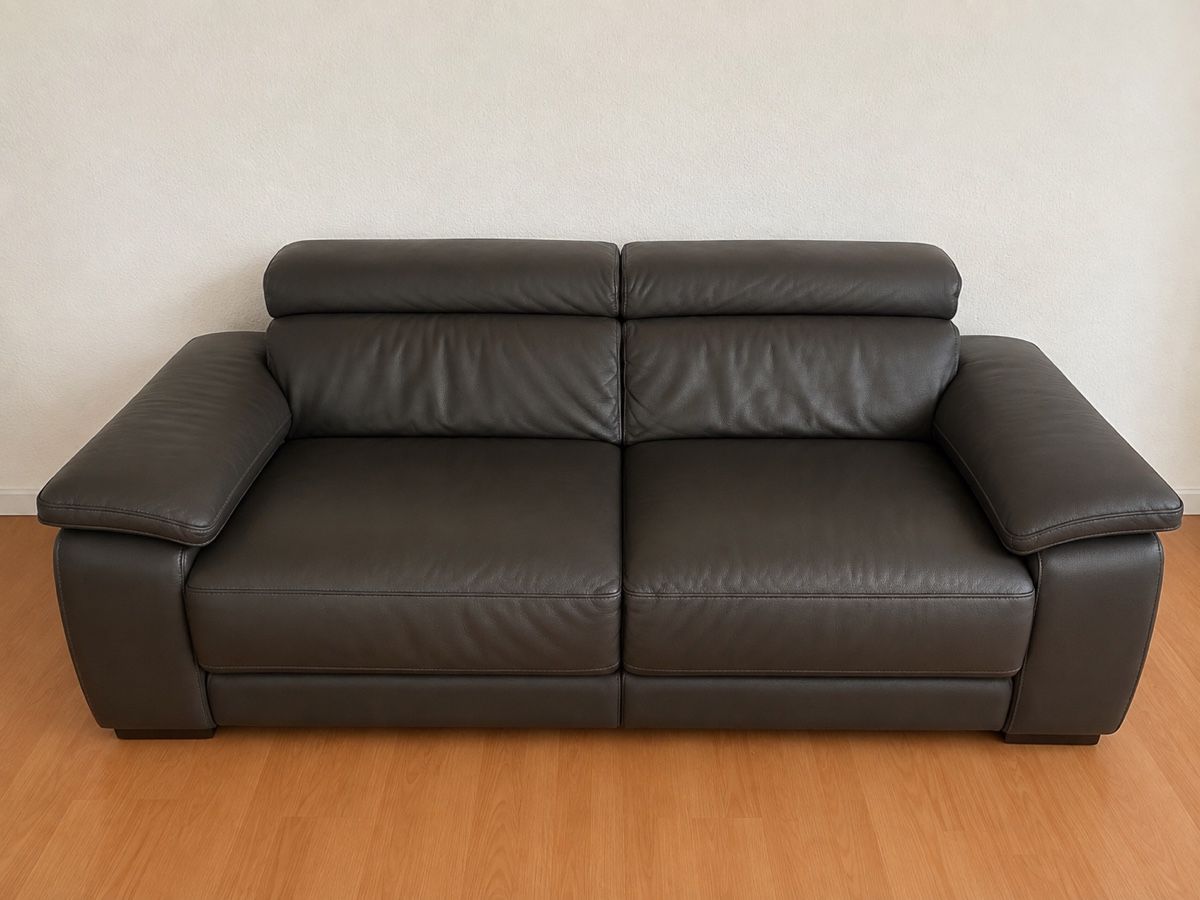 Sofas: 2 echtleder sofa plus ein gratis Tisch – D'occasion à Brügg BE par Melisa_1995 1