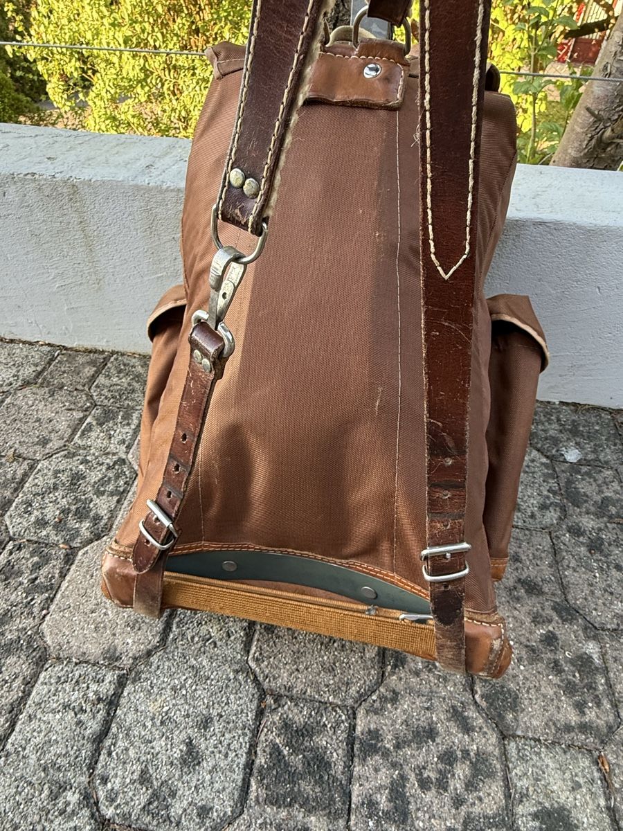 Schweizer Armee Zaini: Vintage Schweizer Militär Rucksack – Usato da Aarburg venduto da Schatzaffe 1