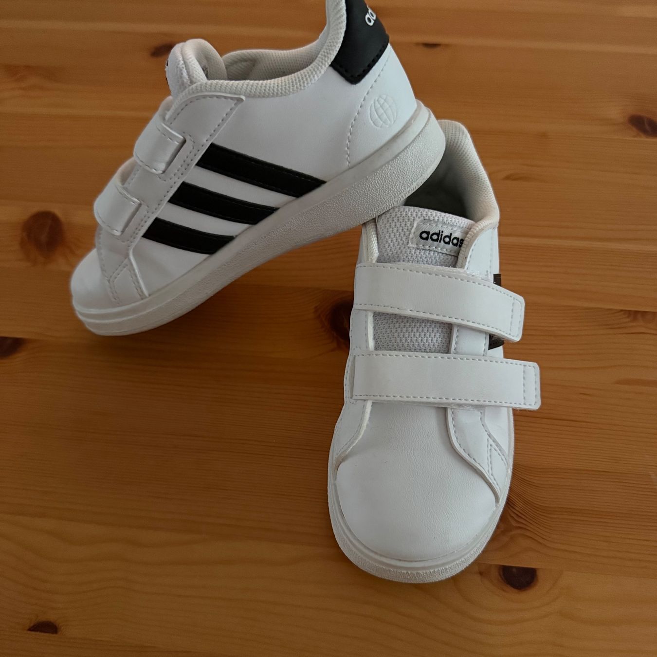 Adidas Scarpe per ragazzi: Adidas Original Superstar Sneaker Gr 27 – Nuovo (secondo la descrizione) da Richterswil venduto da Eunoia85 1