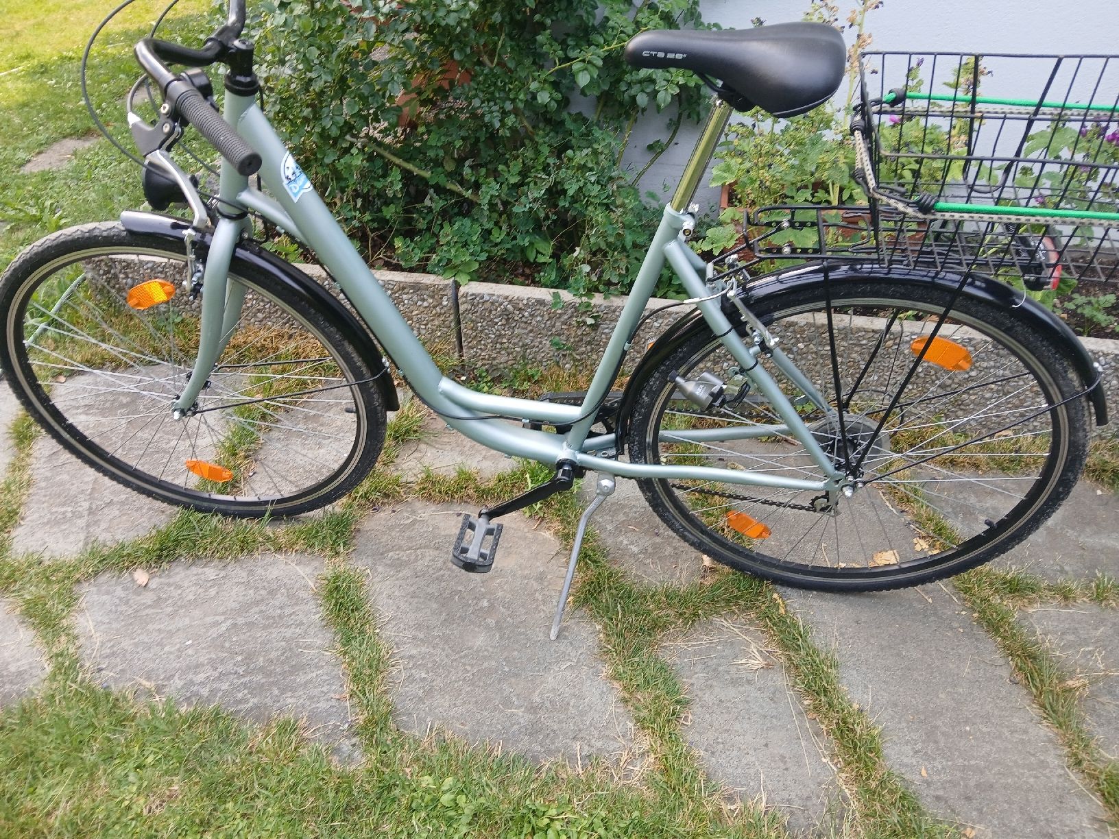 Vélos: Damenvelo mit Korb, silber, gebraucht – D'occasion à Kriens par BenjaminsTokey