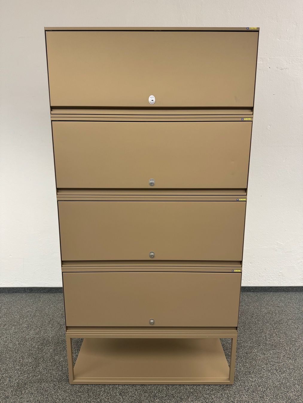 Lista Schränke: Lista Office Locker mit 4 Fächern ohne Schlüssel – Gebraucht aus Schönenwerd von mcofficeshop 1
