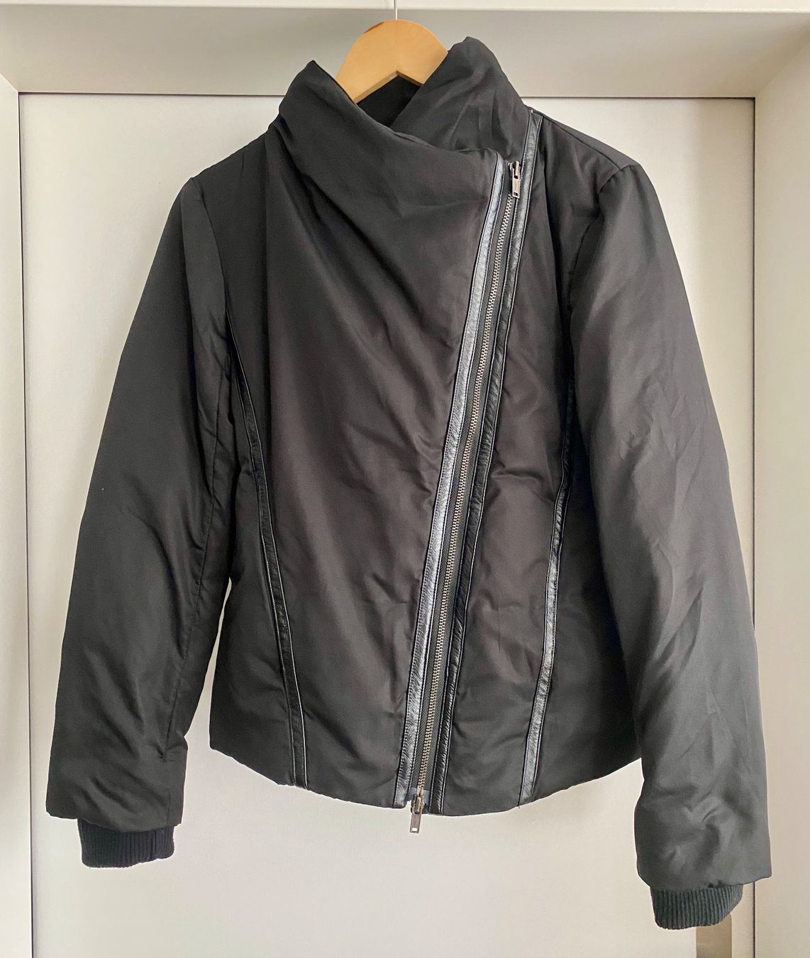 DKNY Giacche: Damen Daunenjacke Schwarz DKNY – Usato da Zürich venduto da ron_t88f 1