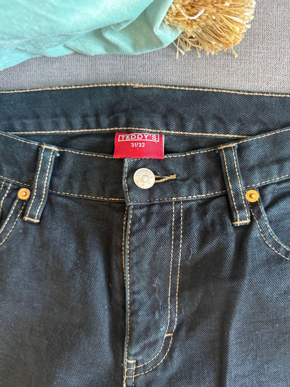 Jeans: Jeans 31/32 – Usato da Payerne venduto da kni_w6xk 1