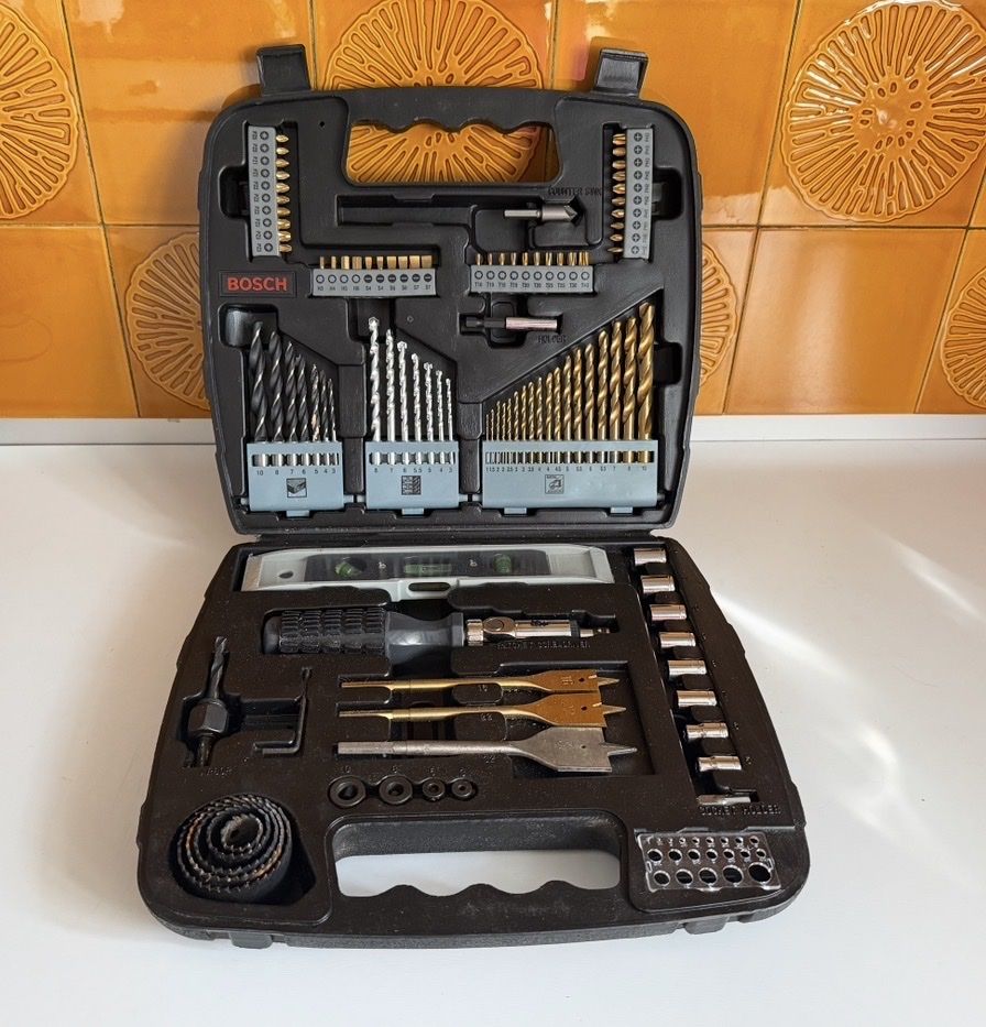 Bosch Tous les outils: Bohrer + Bit Box Bosch – Neuf (Voir description) à Gerlafingen par HungerDiva