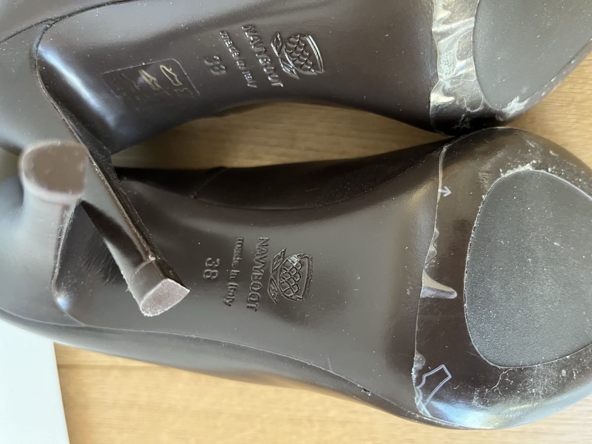 Navyboot Chaussures femmes: NAVYBOOT Leder Pumps braun Gr. 38 – D'occasion à Zürich par Monini2 7