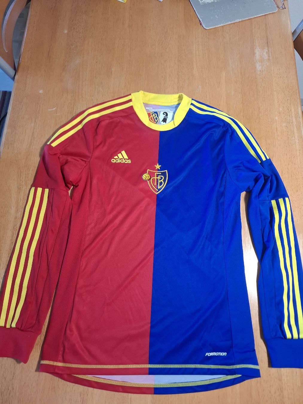 FC Bâle Maillots de corps & Pantalons: FC Basel 12/13 Spielerversion Longsleeve – D'occasion à Pratteln par eri_t65l