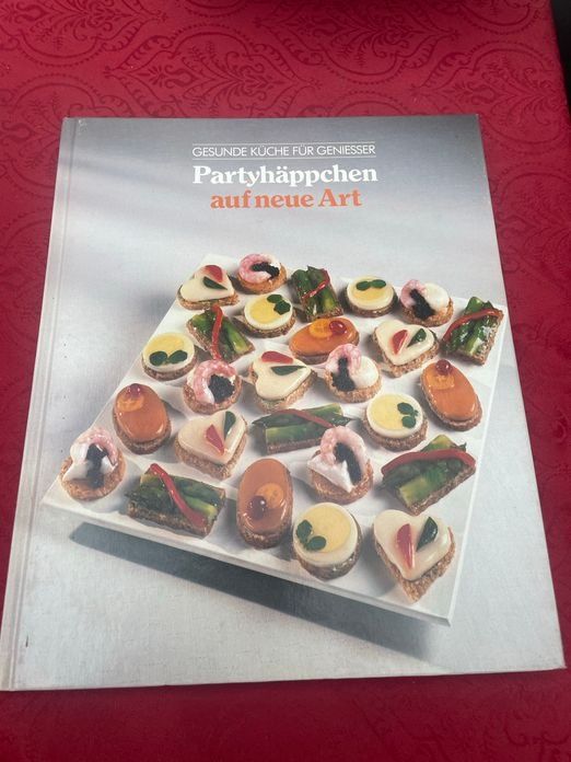 Libri: Partyhäppchen auf neue Art – Nuovo (secondo la descrizione) da Bergdietikon venduto da Book-4-you_2nd