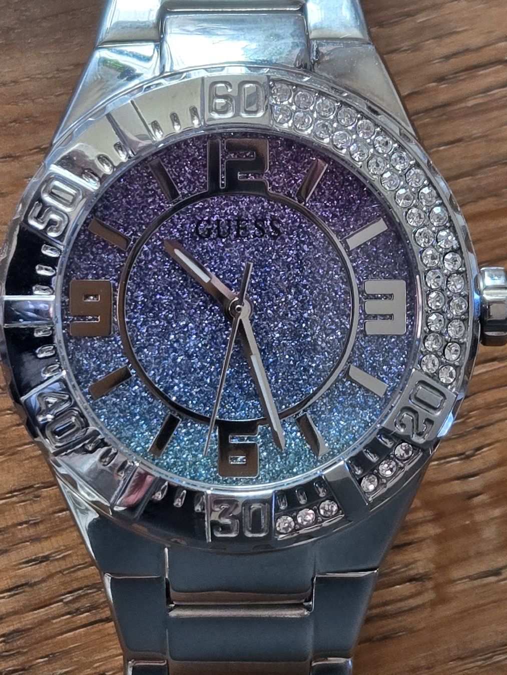 Guess Orologi: Guess Sangria – Nuovo (secondo la descrizione) da Herzogenbuchsee venduto da bema66